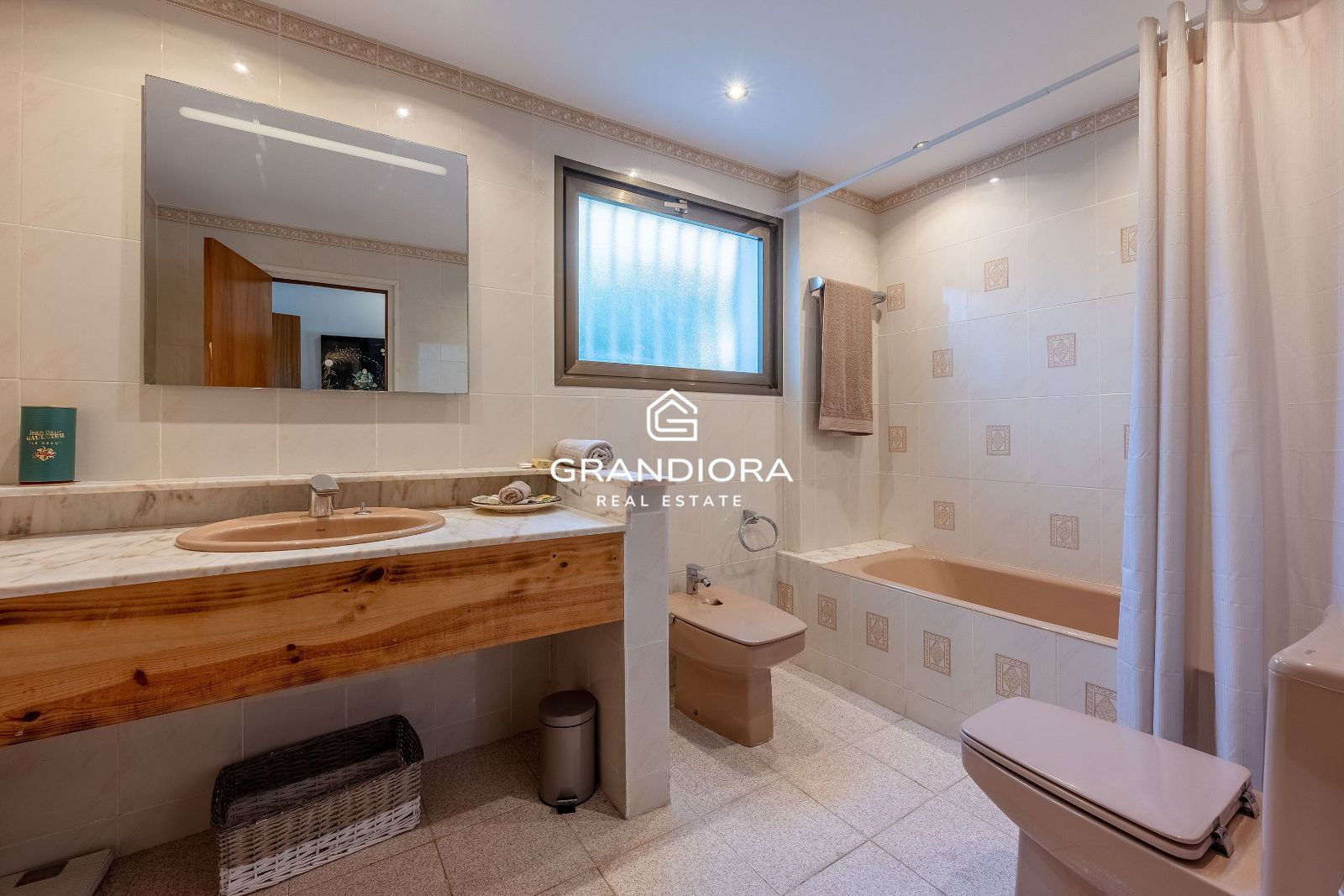 Exclusiva villa con piscina y vistas panorámicas al mar - Imagen 20