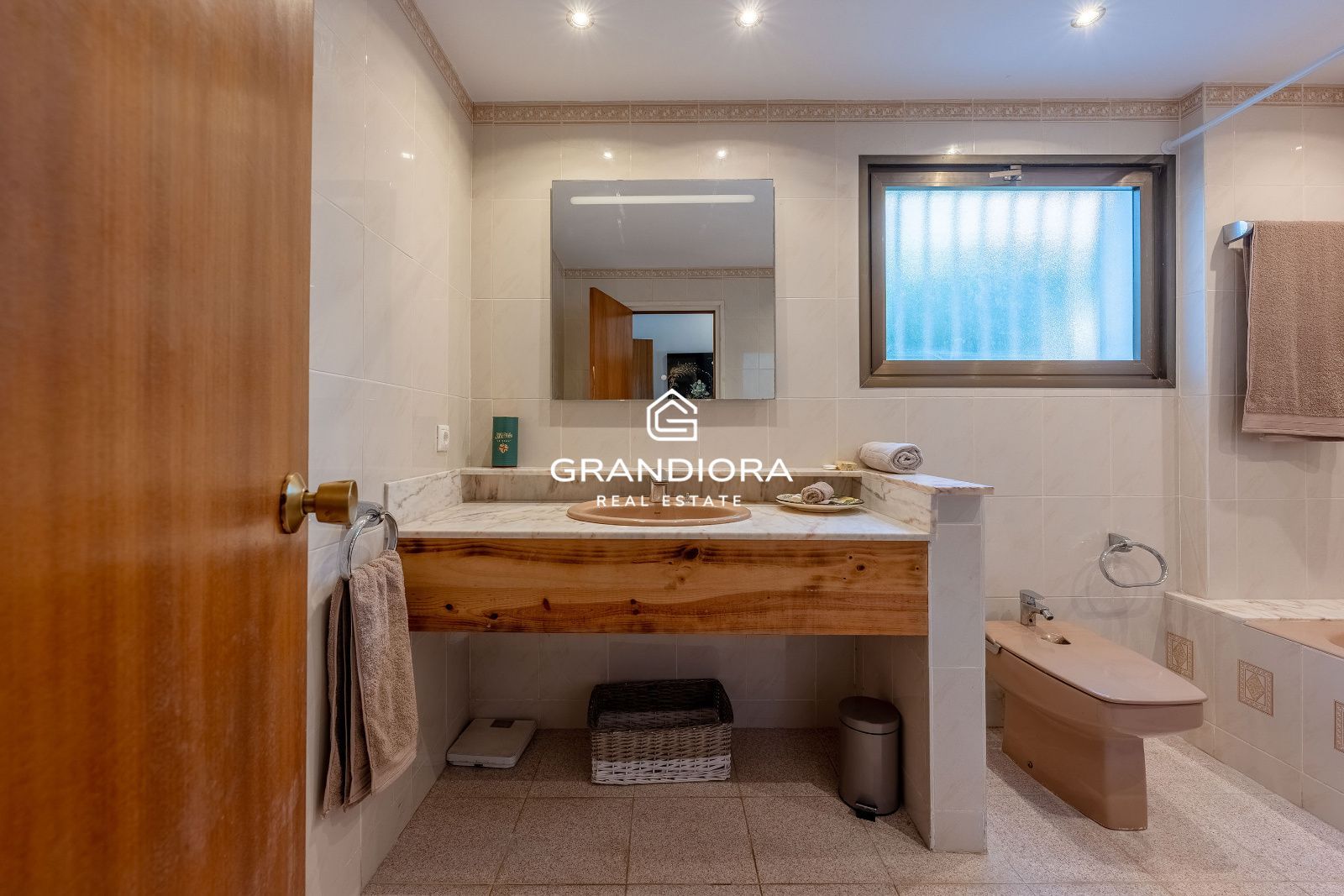 Exclusiva villa con piscina y vistas panorámicas al mar - Imagen 21