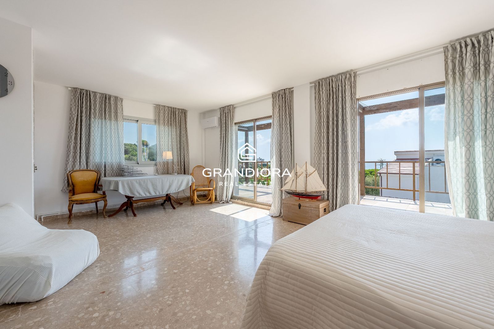 Exclusiva villa con piscina y vistas panorámicas al mar - Imagen 31