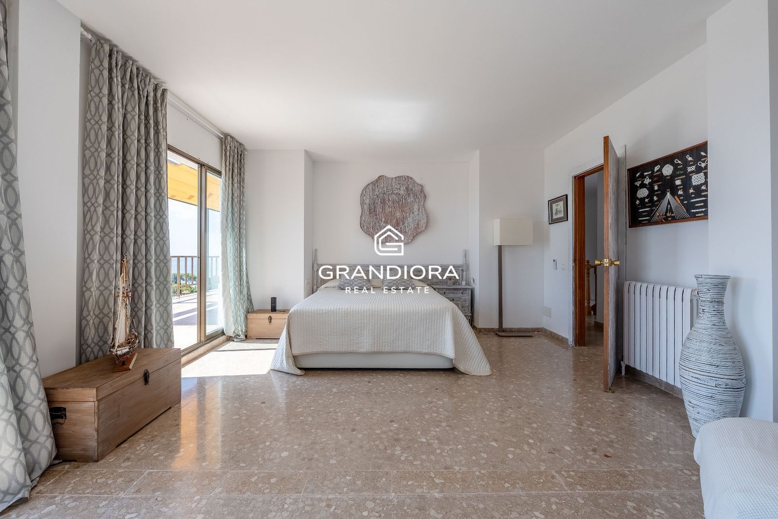 Exclusiva villa con piscina y vistas panorámicas al mar - Imagen 32