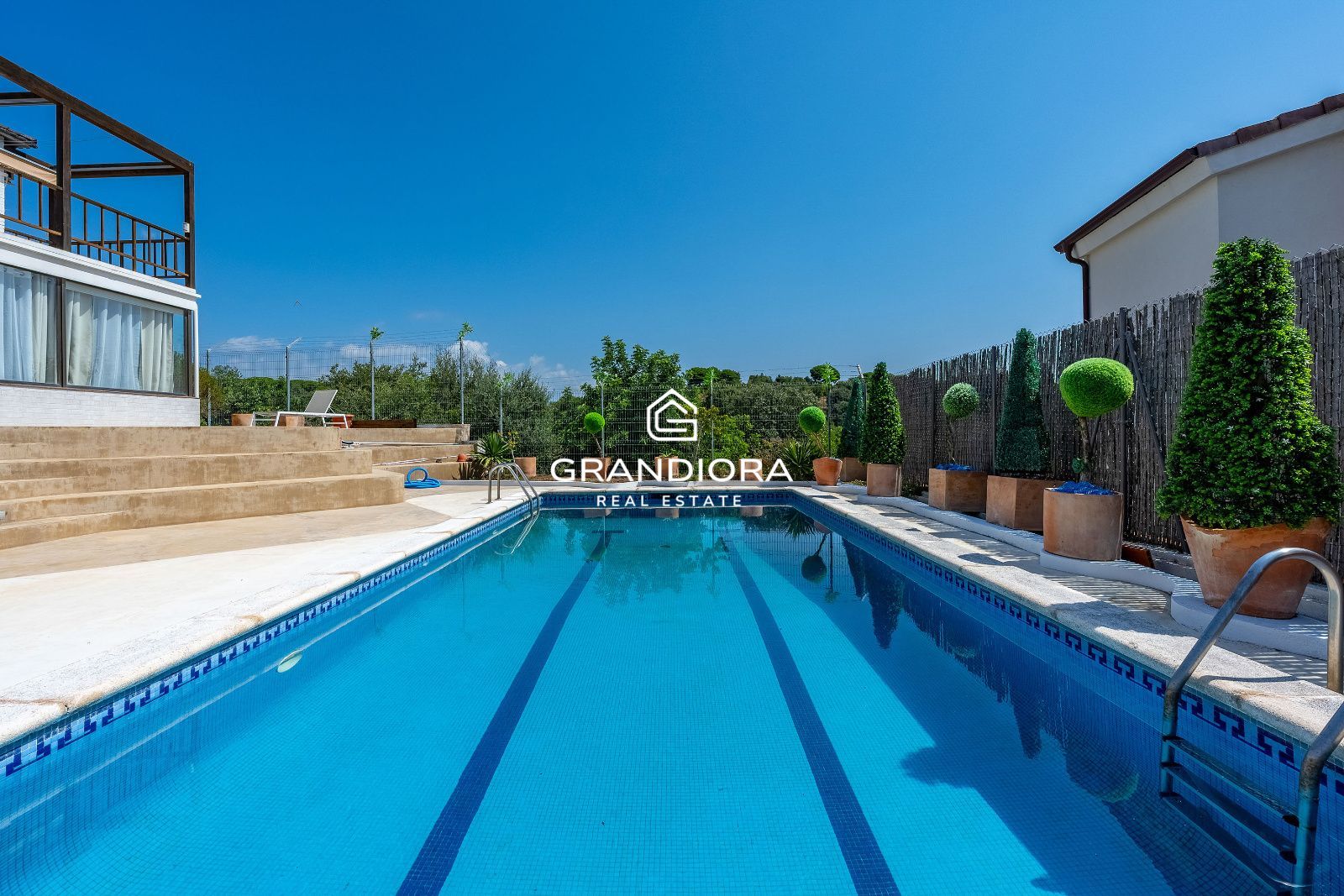 Exclusiva villa con piscina y vistas panorámicas al mar - Imagen 45