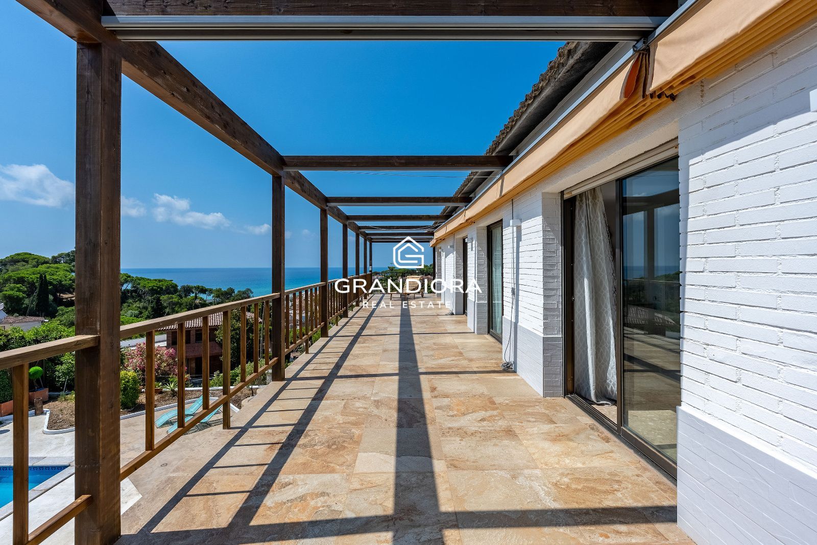 Exclusiva villa con piscina y vistas panorámicas al mar - Imagen 44