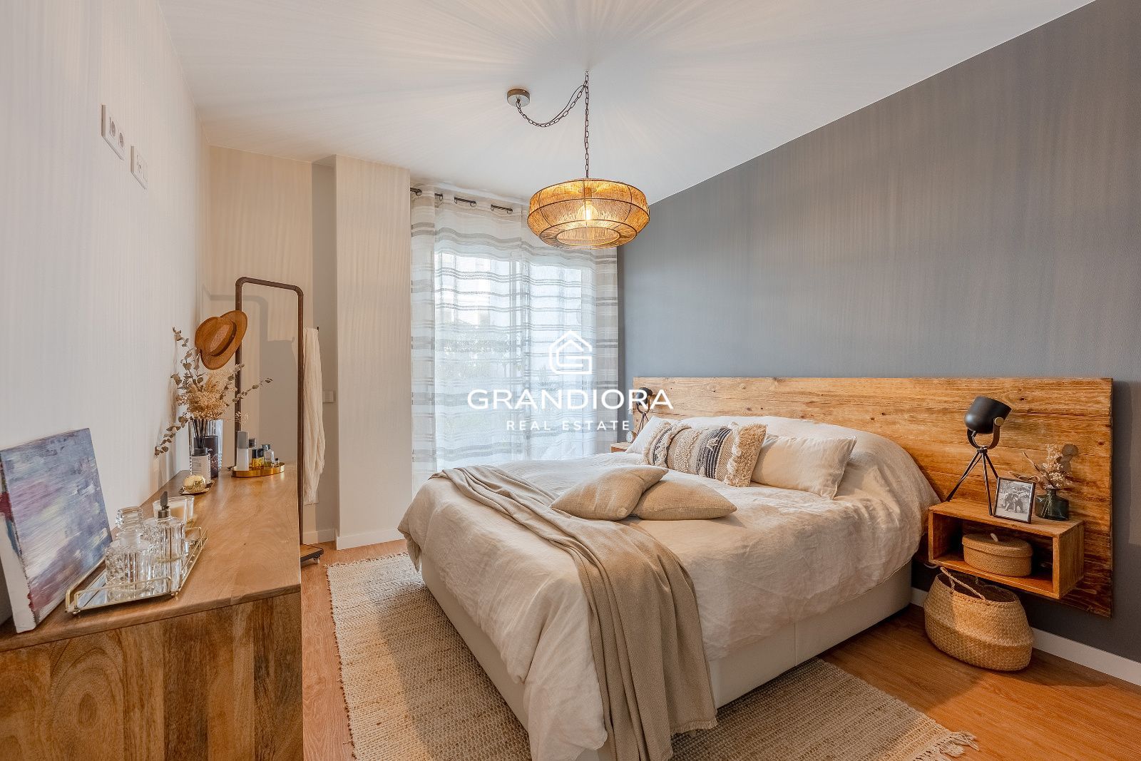 Exclusiva planta baja en frente de la playa con gran terraza privada y piscina comunitaria - Imagen 27