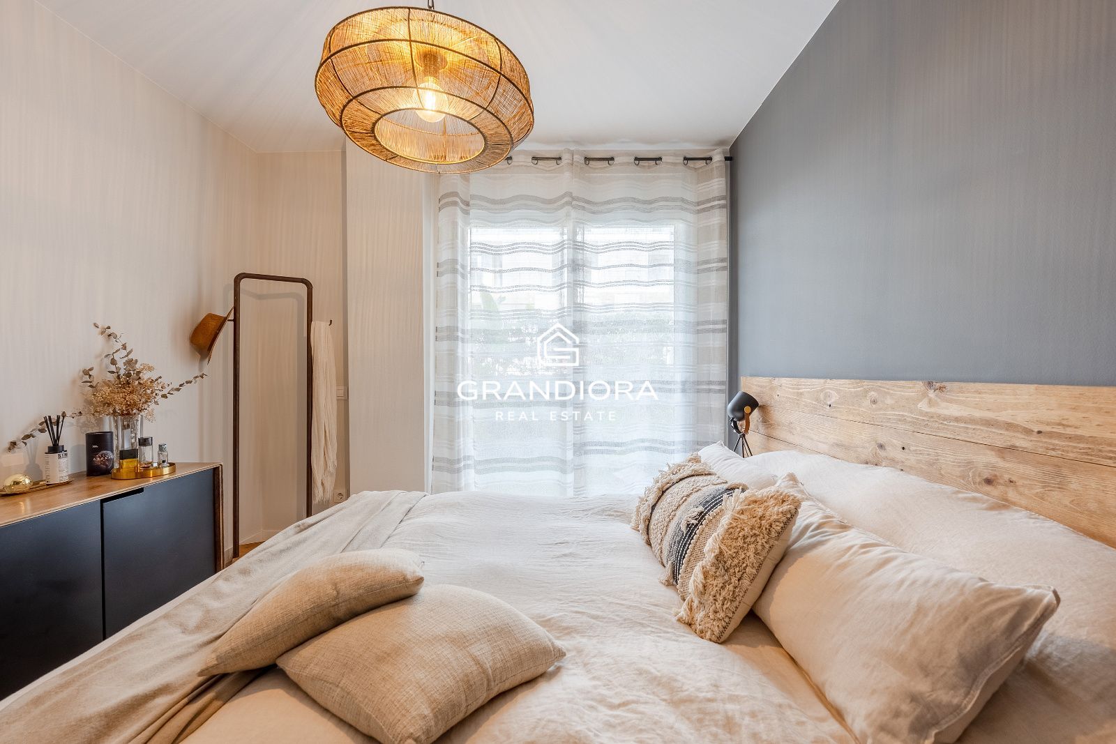 Exclusiva planta baja en frente de la playa con gran terraza privada y piscina comunitaria - Imagen 29