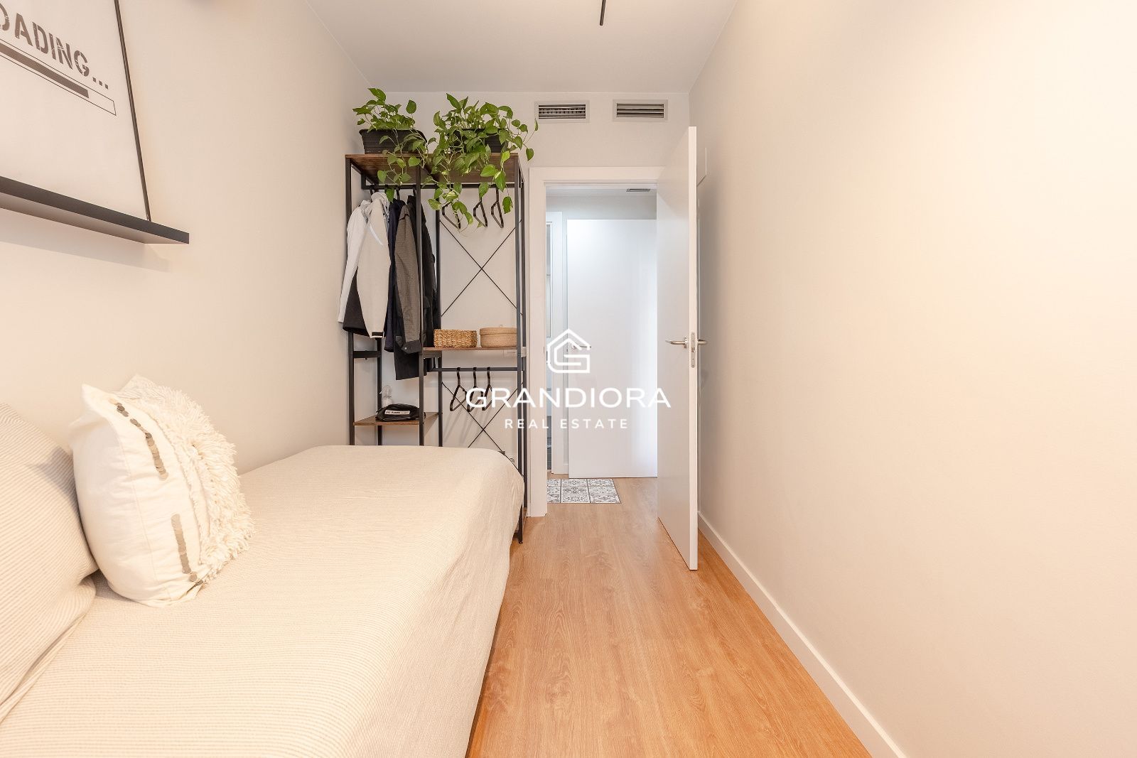 Exclusiva planta baja en frente de la playa con gran terraza privada y piscina comunitaria - Imagen 44