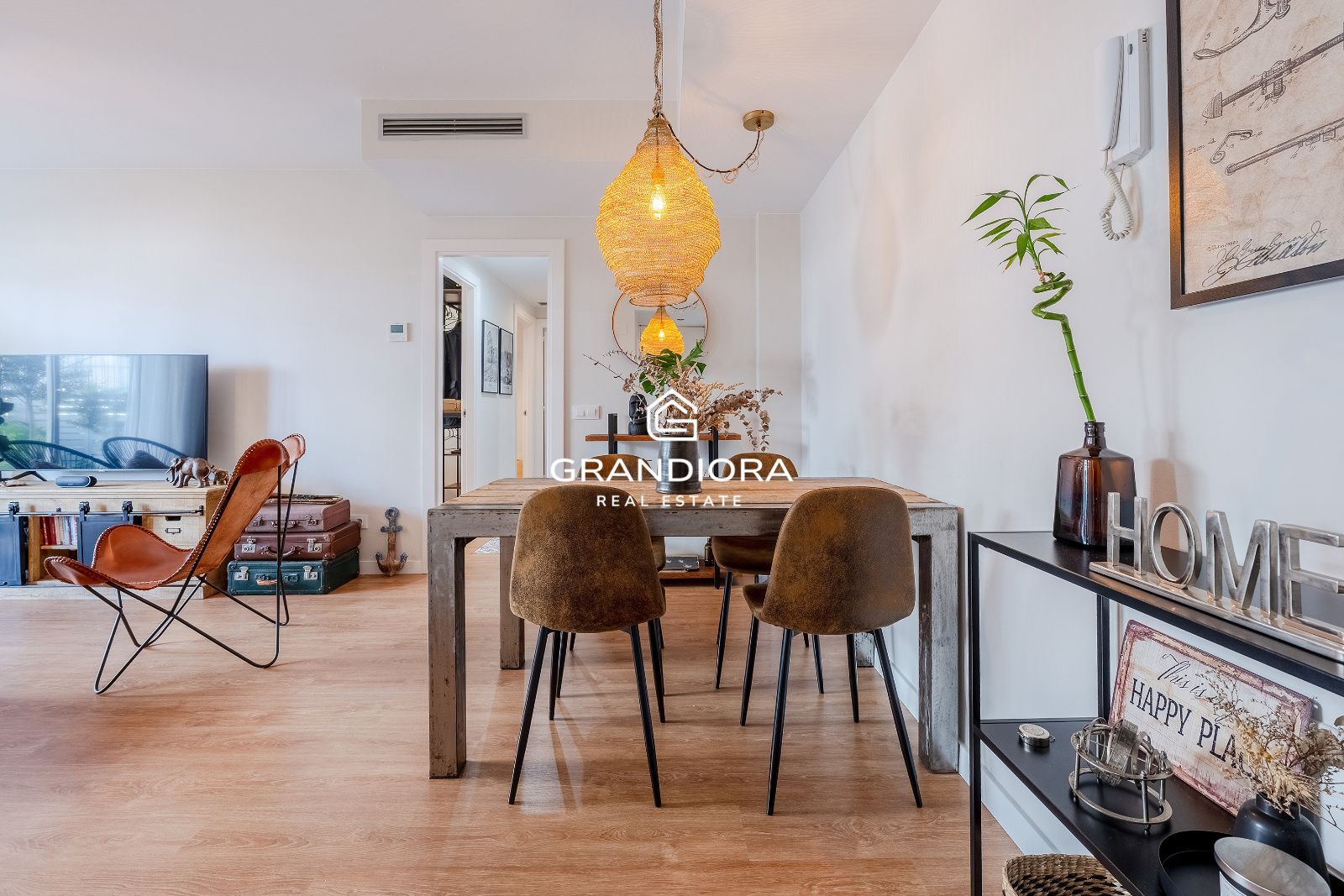 Exclusiva planta baja en frente de la playa con gran terraza privada y piscina comunitaria - Imagen 14
