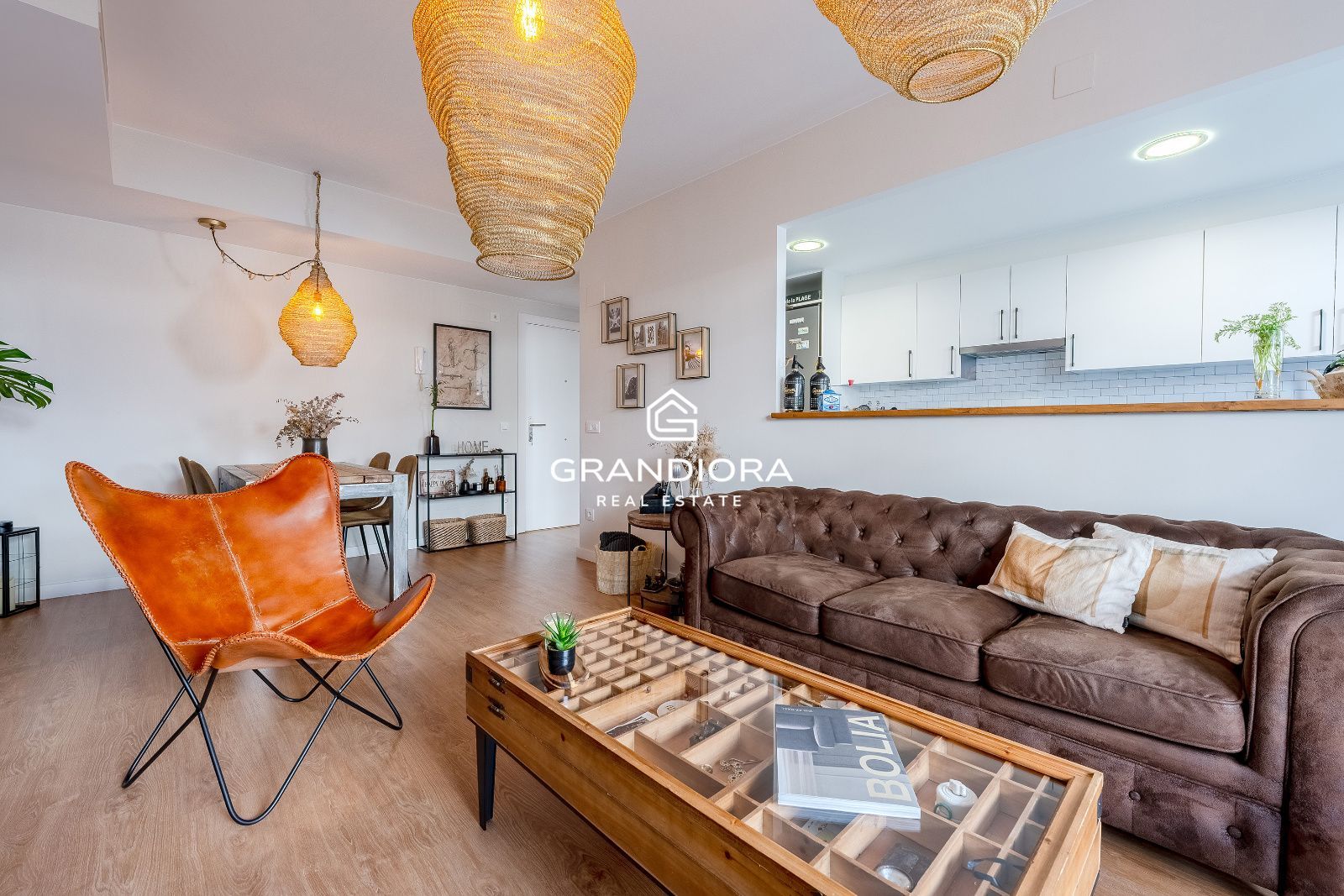 Exclusiva planta baja en frente de la playa con gran terraza privada y piscina comunitaria - Imagen 8
