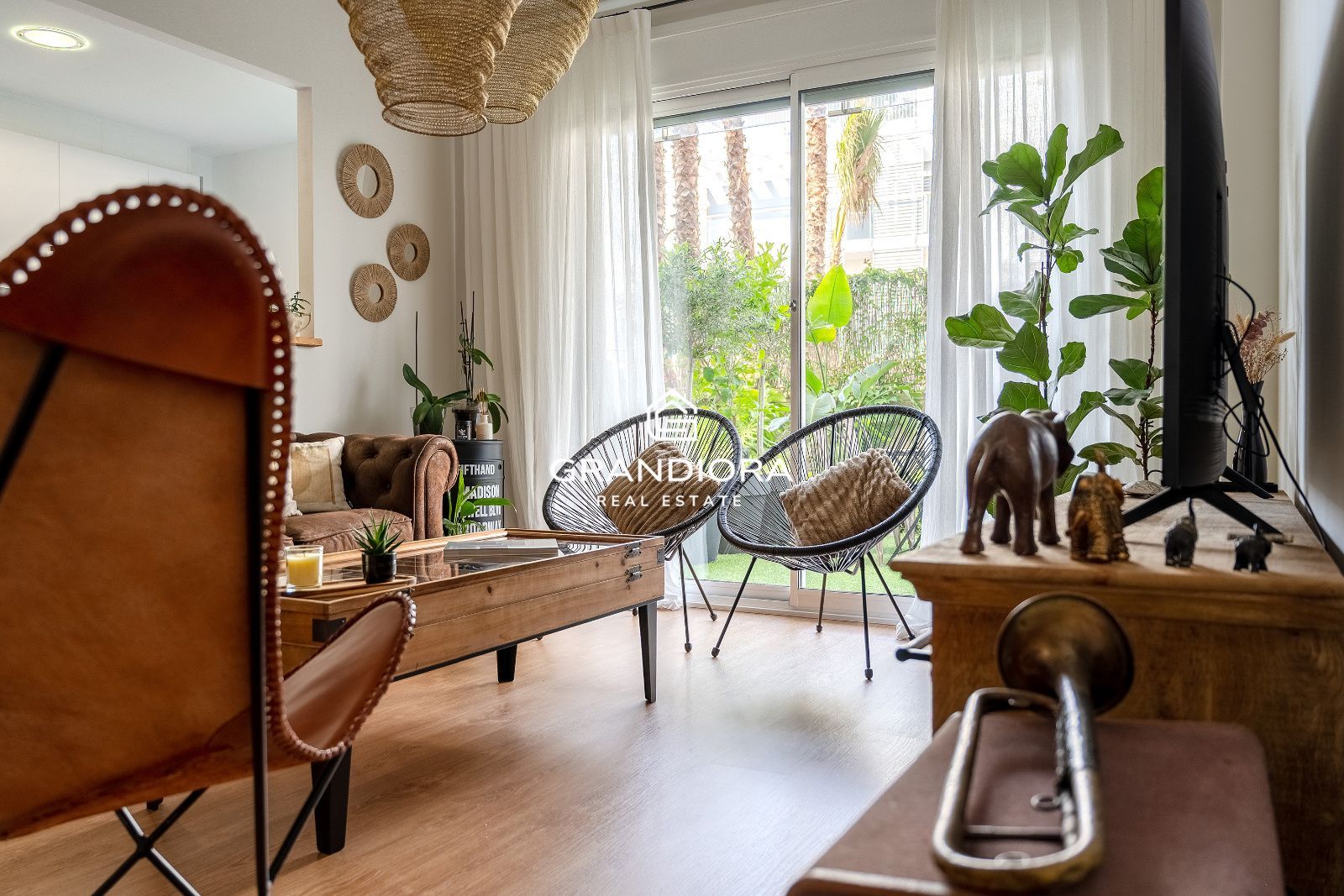 Exclusiva planta baja en frente de la playa con gran terraza privada y piscina comunitaria - Imagen 21