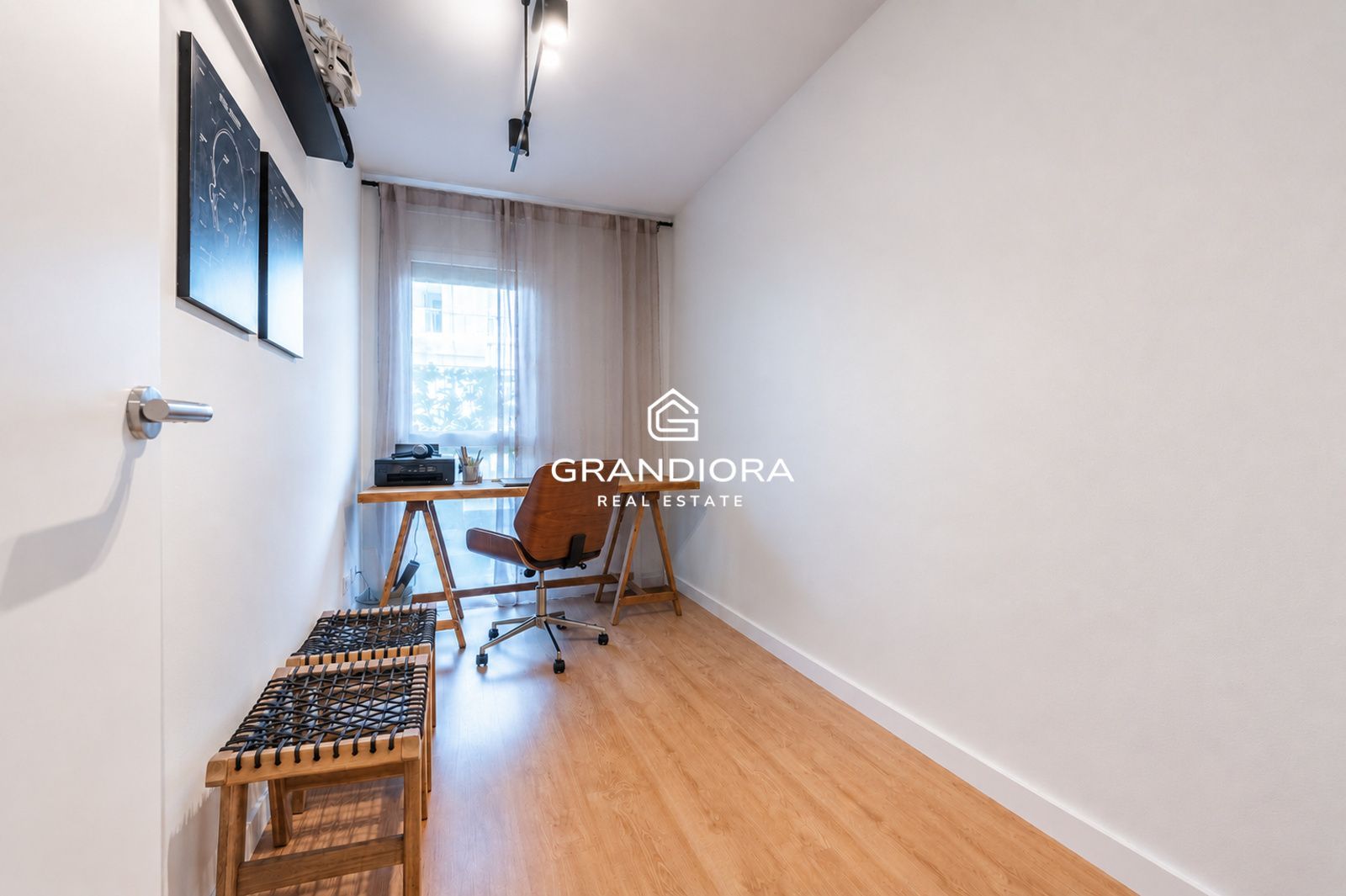 Exclusiva planta baja en frente de la playa con gran terraza privada y piscina comunitaria - Imagen 38