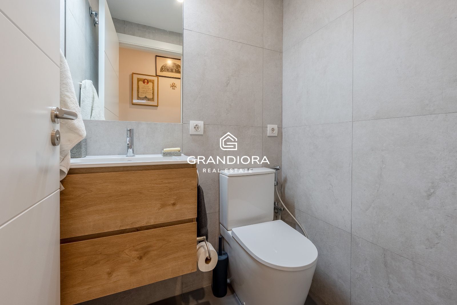 Apartamento histórico de 4 habitaciones con restos de la muralla romana en el Gòtic - Imagen 17