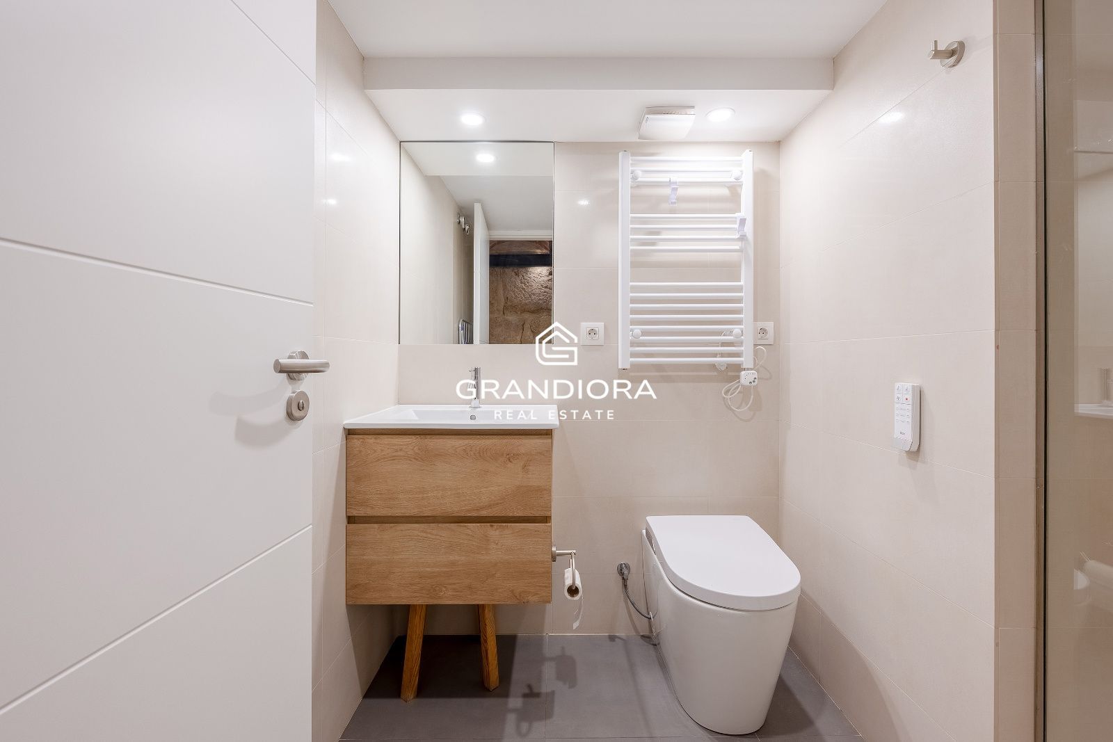 Apartamento histórico de 4 habitaciones con restos de la muralla romana en el Gòtic - Imagen 34