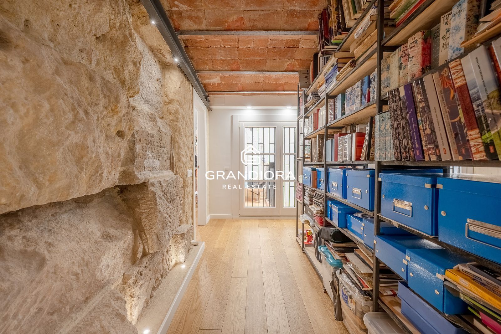 Apartamento histórico de 4 habitaciones con restos de la muralla romana en el Gòtic - Imagen 35