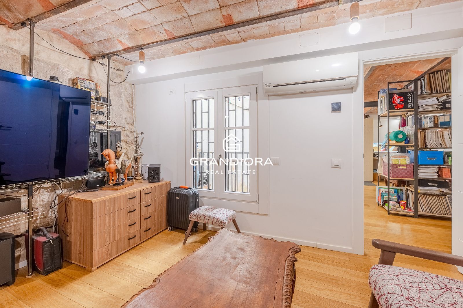 Apartamento histórico de 4 habitaciones con restos de la muralla romana en el Gòtic - Imagen 37
