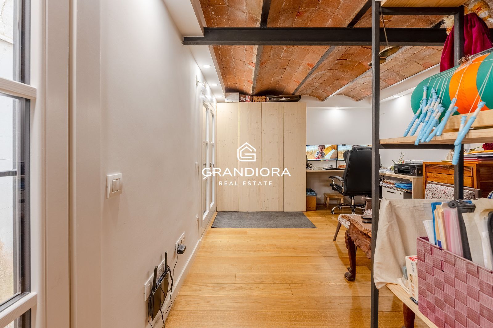Apartamento histórico de 4 habitaciones con restos de la muralla romana en el Gòtic - Imagen 38