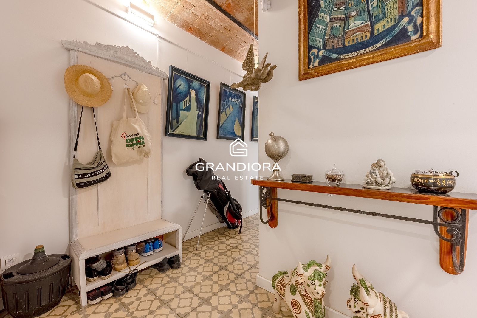 Apartamento histórico de 4 habitaciones con restos de la muralla romana en el Gòtic - Imagen 3