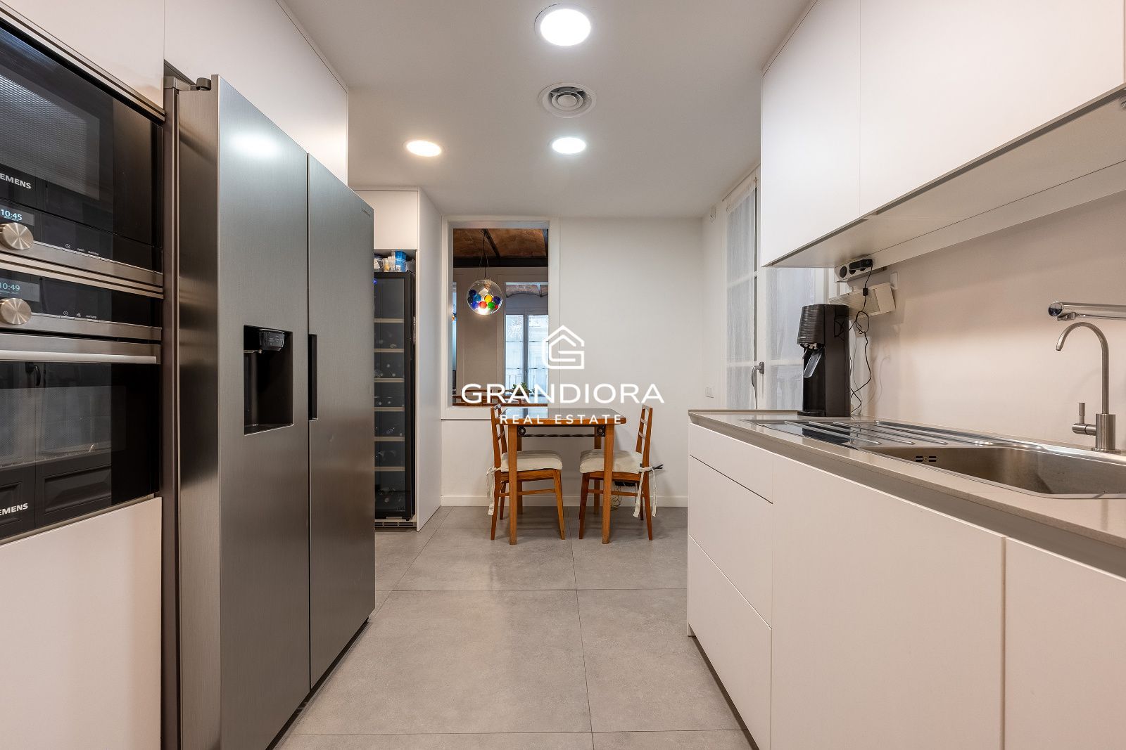 Apartamento histórico de 4 habitaciones con restos de la muralla romana en el Gòtic - Imagen 4