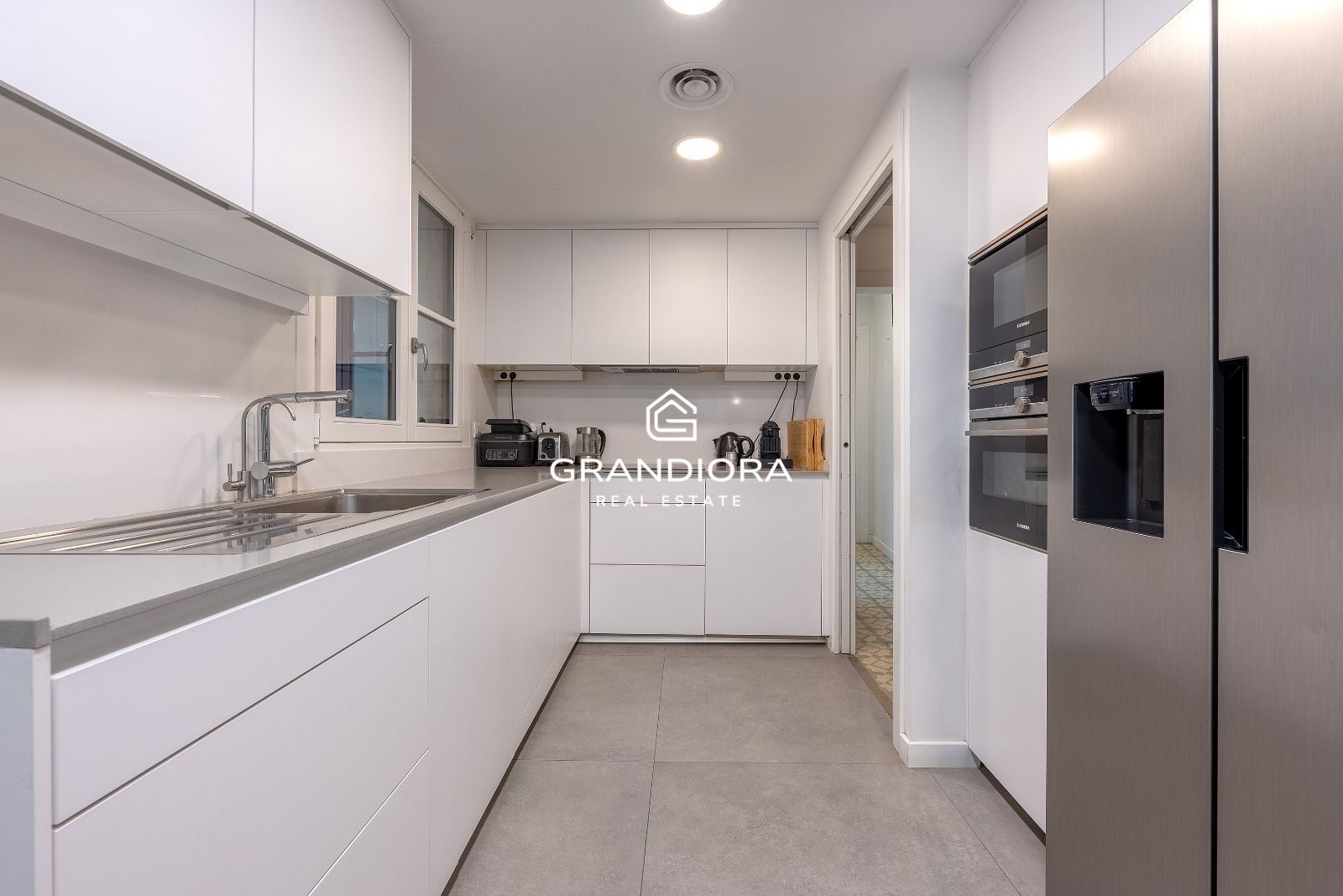 Apartamento histórico de 4 habitaciones con restos de la muralla romana en el Gòtic - Imagen 7