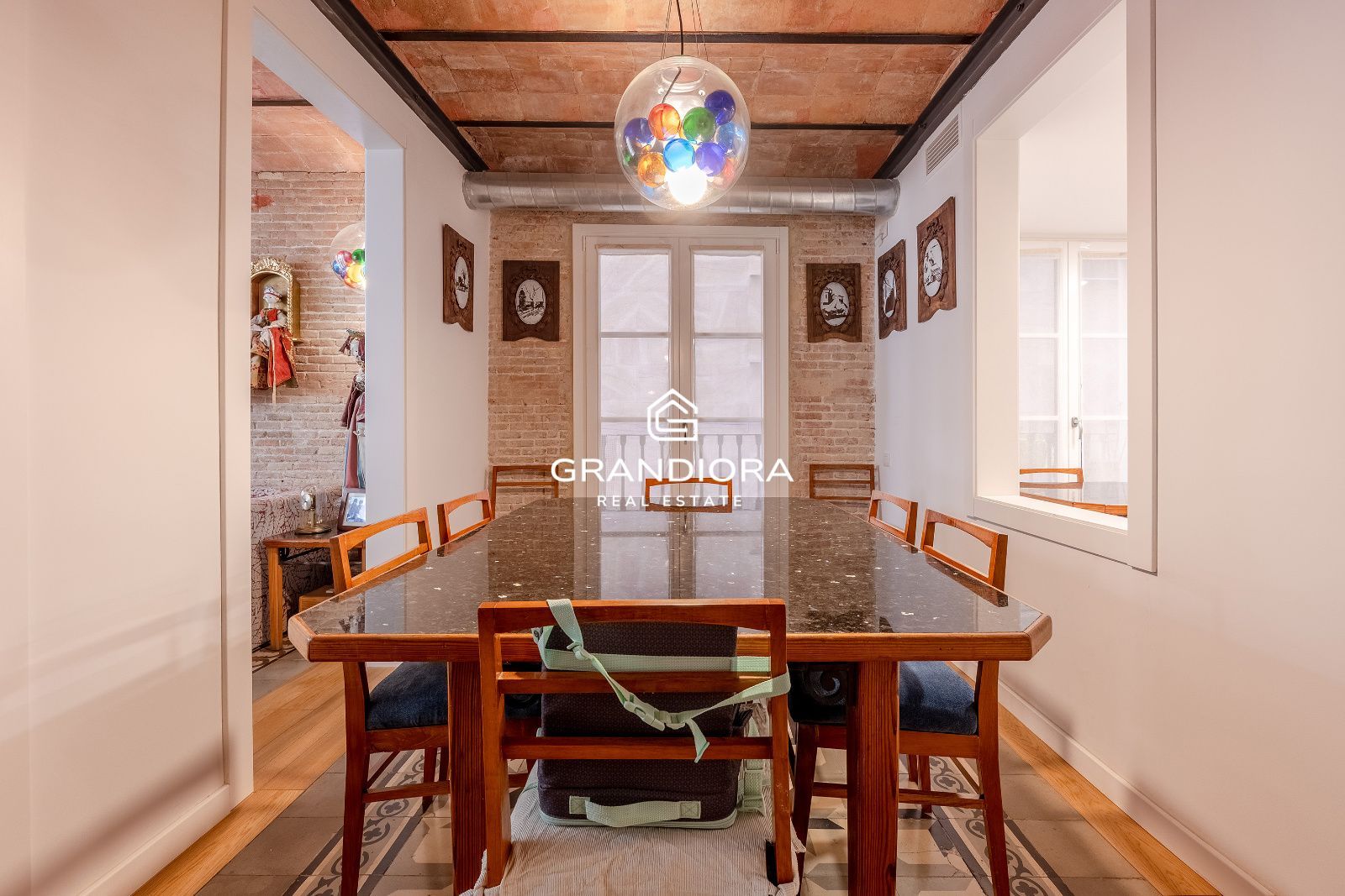 Apartamento histórico de 4 habitaciones con restos de la muralla romana en el Gòtic - Imagen 9