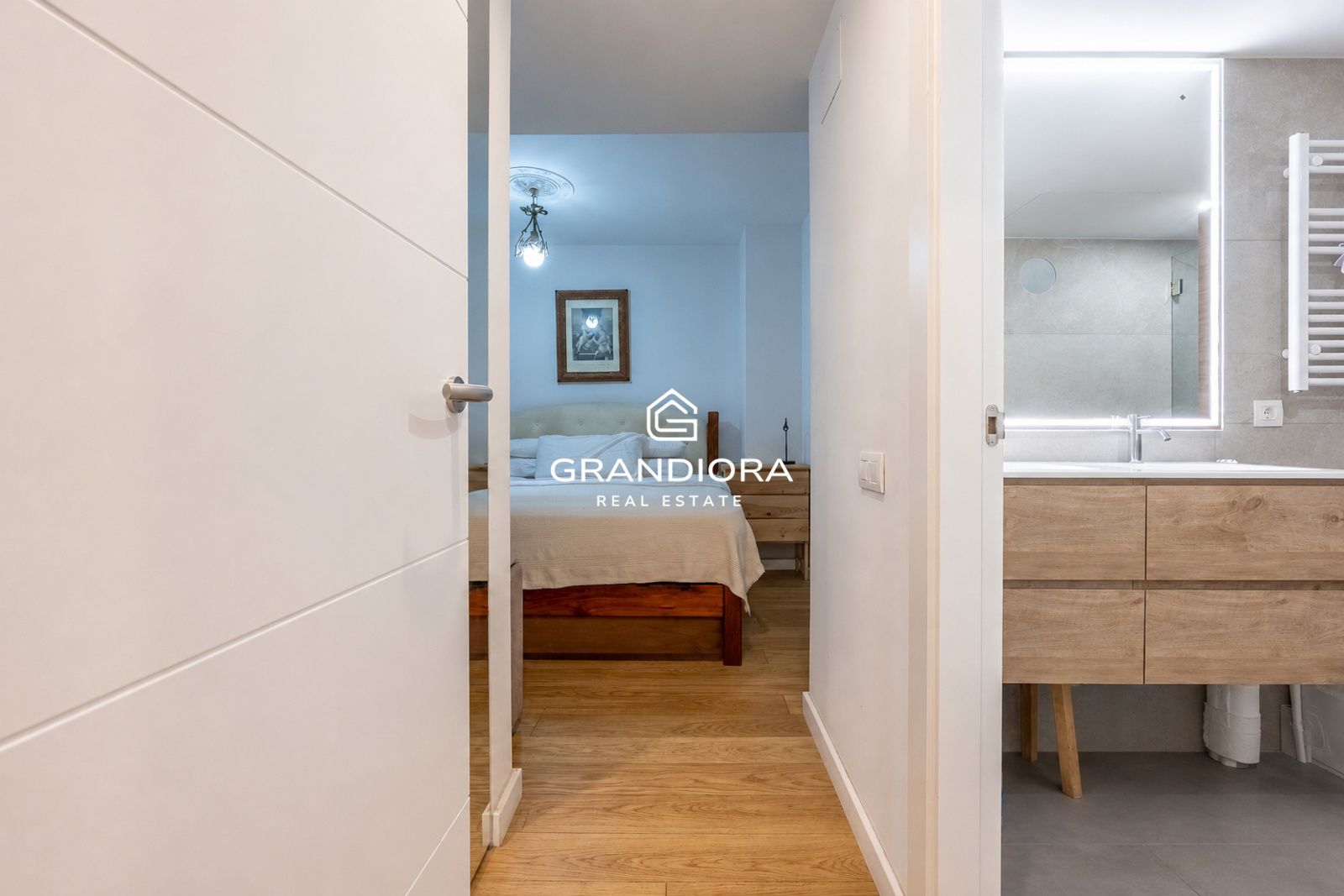 Apartamento histórico de 4 habitaciones con restos de la muralla romana en el Gòtic - Imagen 18