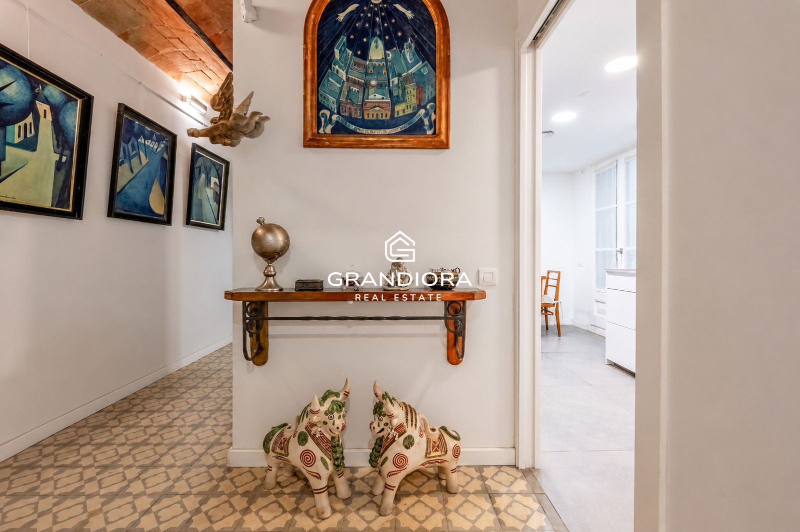Apartamento histórico de 4 habitaciones con restos de la muralla romana en el Gòtic - Imagen 2