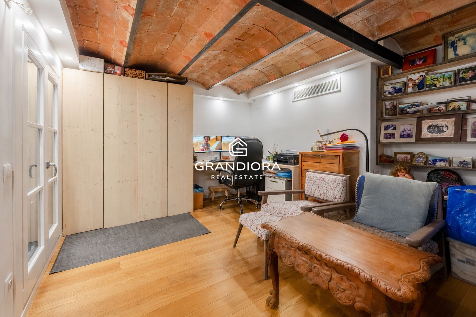 Apartamento histórico de 4 habitaciones con restos de la muralla romana en el Gòtic - Imagen 39