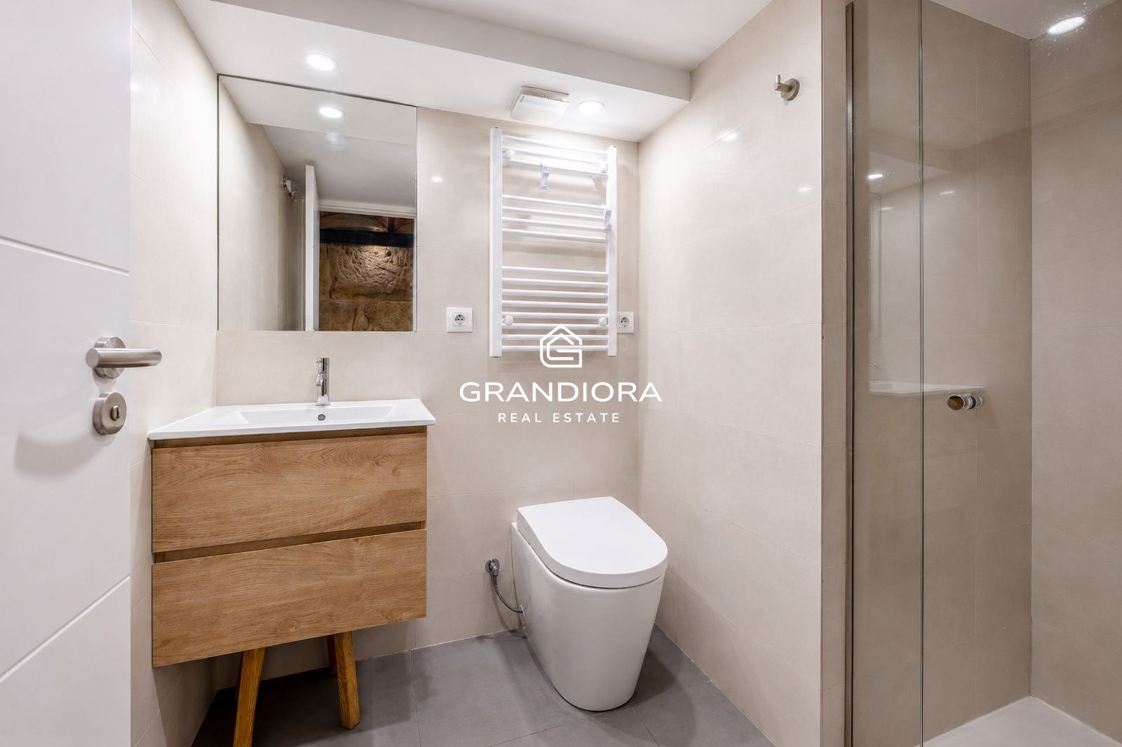 Apartamento histórico de 4 habitaciones con restos de la muralla romana en el Gòtic - Imagen 33