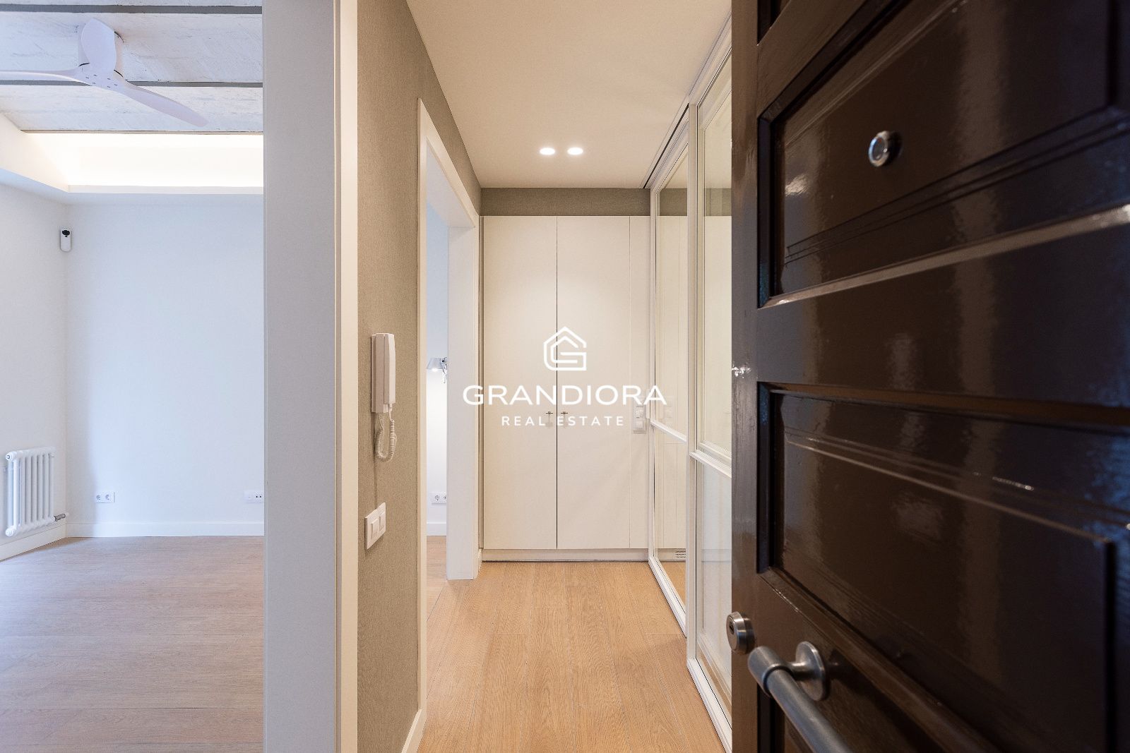 Vivienda reformada de 3 dormitorios con cocina independiente y ascensor - Imagen 2