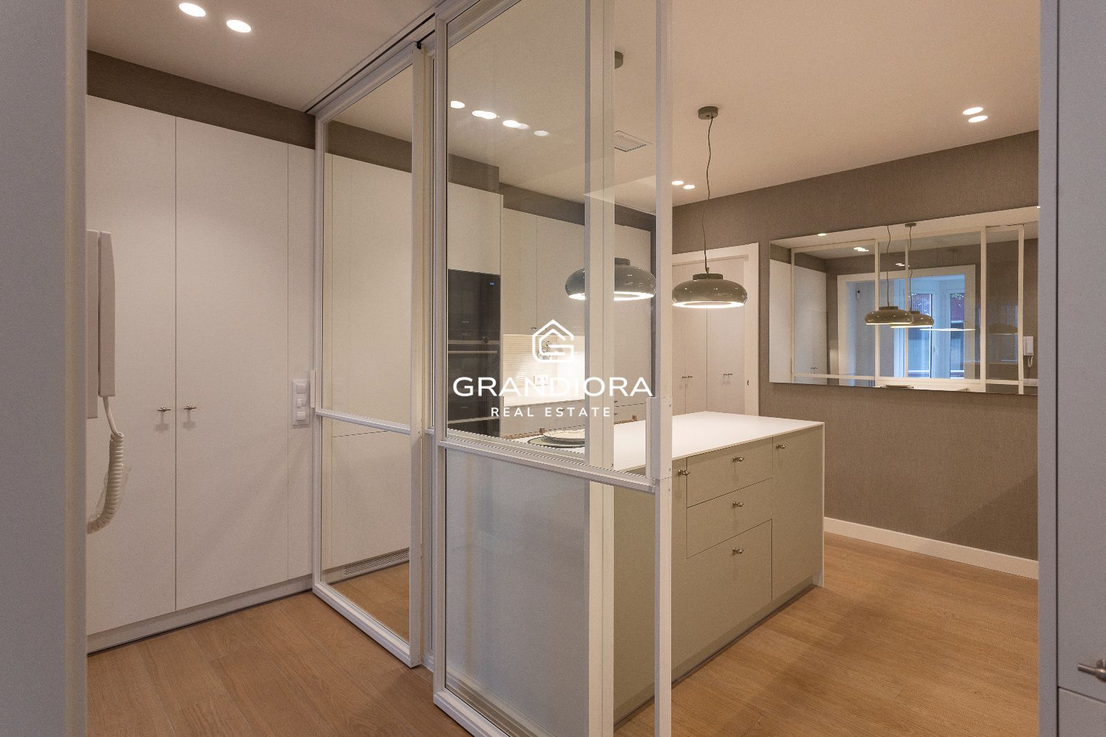 Vivienda reformada de 3 dormitorios con cocina independiente y ascensor - Imagen 9