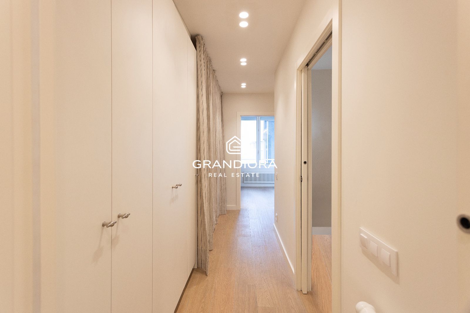 Vivienda reformada de 3 dormitorios con cocina independiente y ascensor - Imagen 18