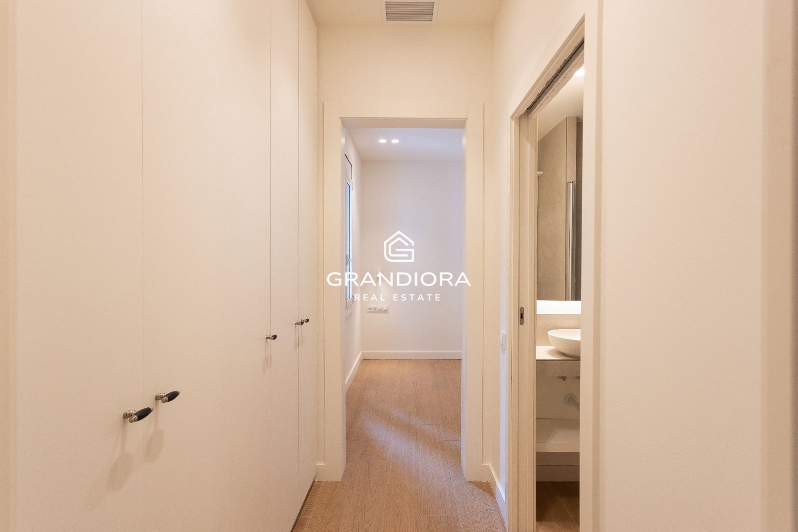 Vivienda reformada de 3 dormitorios con cocina independiente y ascensor - Imagen 25