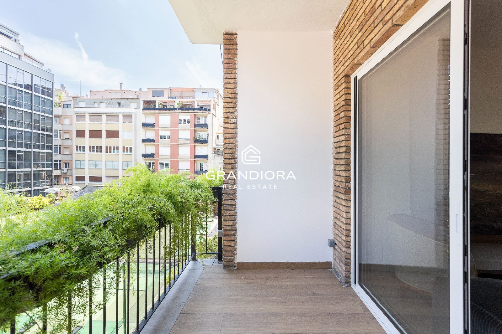 Piso a estrenar con terraza en Tuset, Galvany - Imagen 1