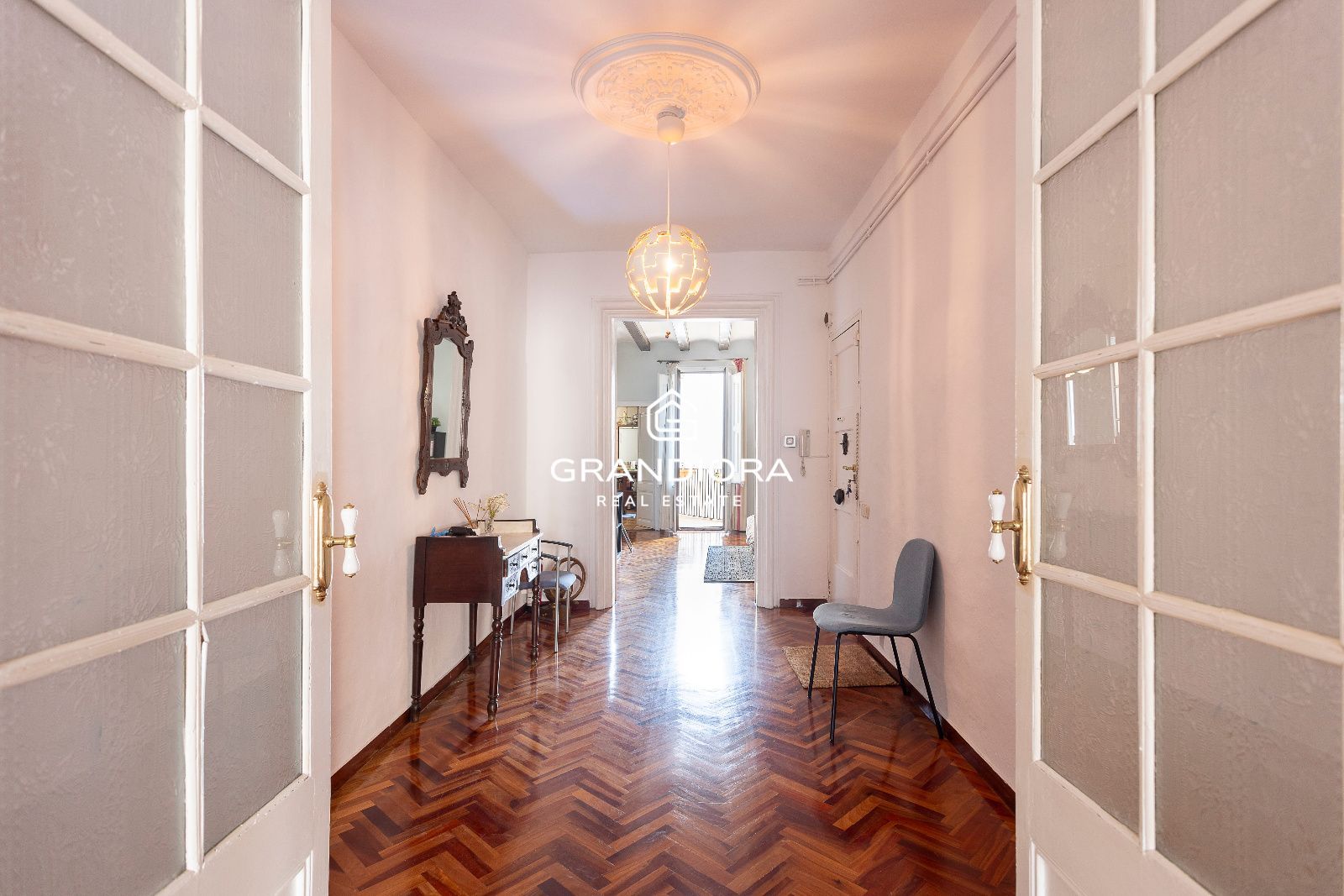 Piso de 260 m² con terraza en El Born - Imagen 3
