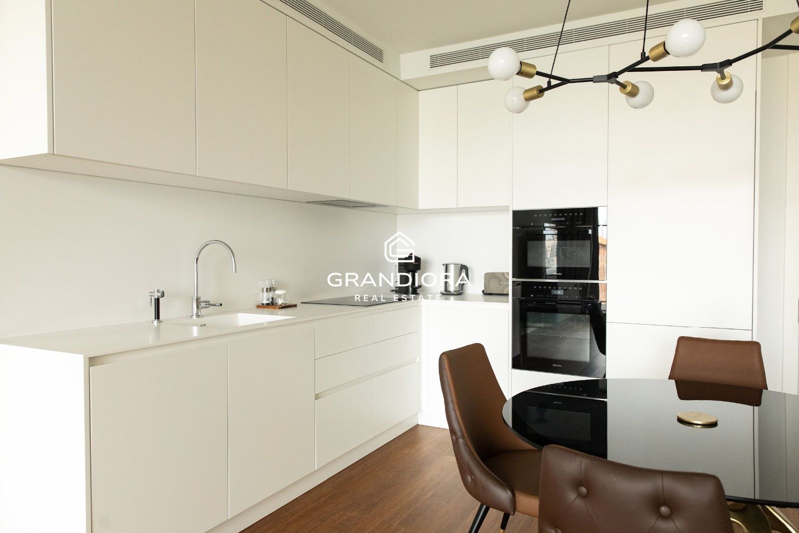 Apartamento de lujo de 2 dormitorios en Antares Barcelona - Imagen 13