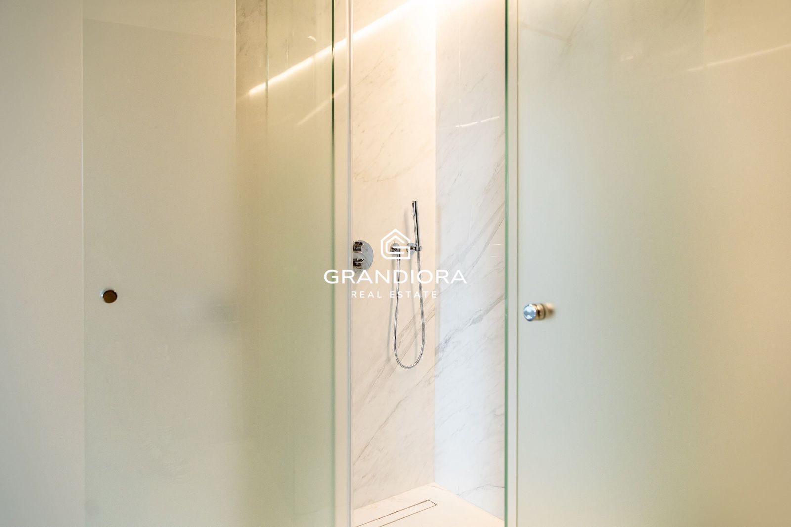 Apartamento de lujo de 2 dormitorios en Antares Barcelona - Imagen 35