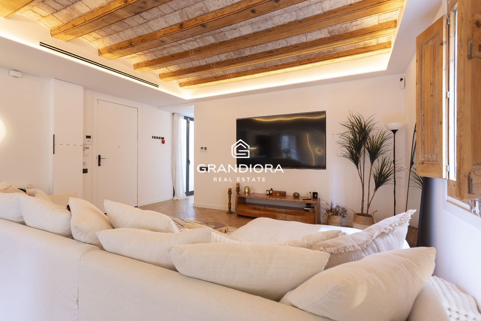 Exclusivo piso de diseño a un paso del puerto en el Barrio Gótico - Imagen 8