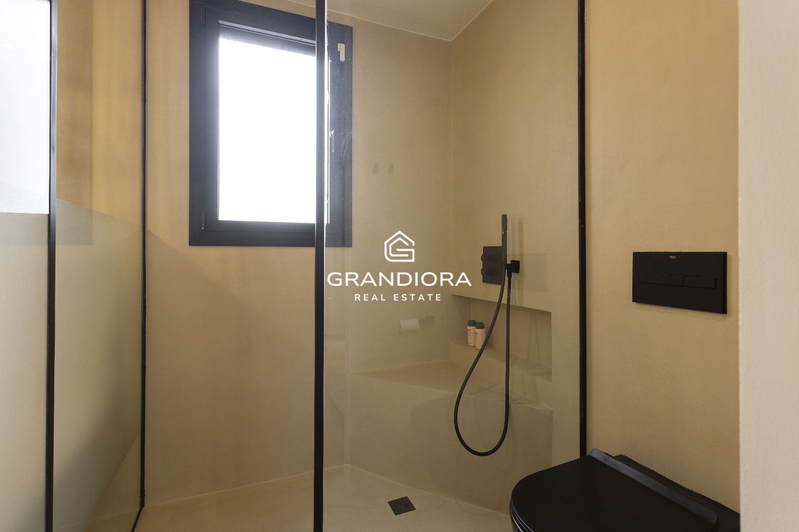 Exclusivo piso de diseño a un paso del puerto en el Barrio Gótico - Imagen 25