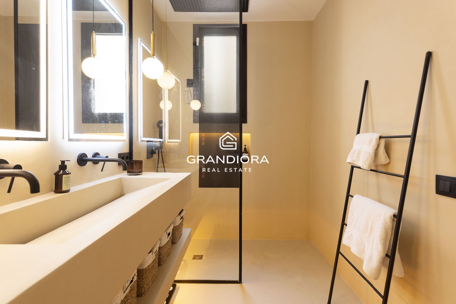 Exclusivo piso de diseño a un paso del puerto en el Barrio Gótico - Imagen 27