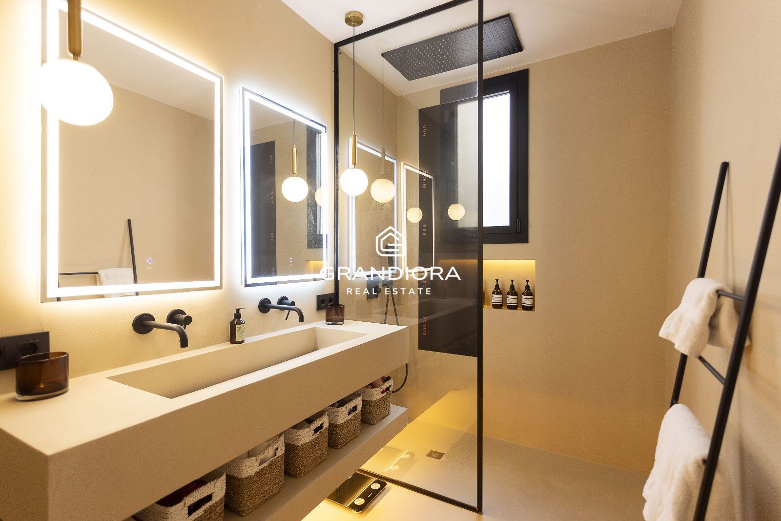 Exclusivo piso de diseño a un paso del puerto en el Barrio Gótico - Imagen 28