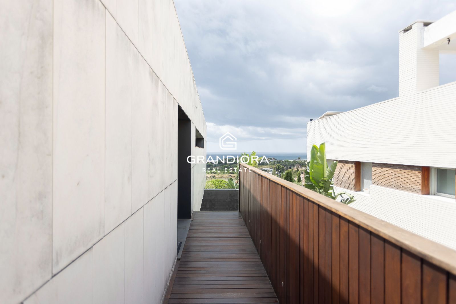Chalet independiente con piscina, jardines y vistas al mar — Sant Vicenç de Montalt - Imagen 21