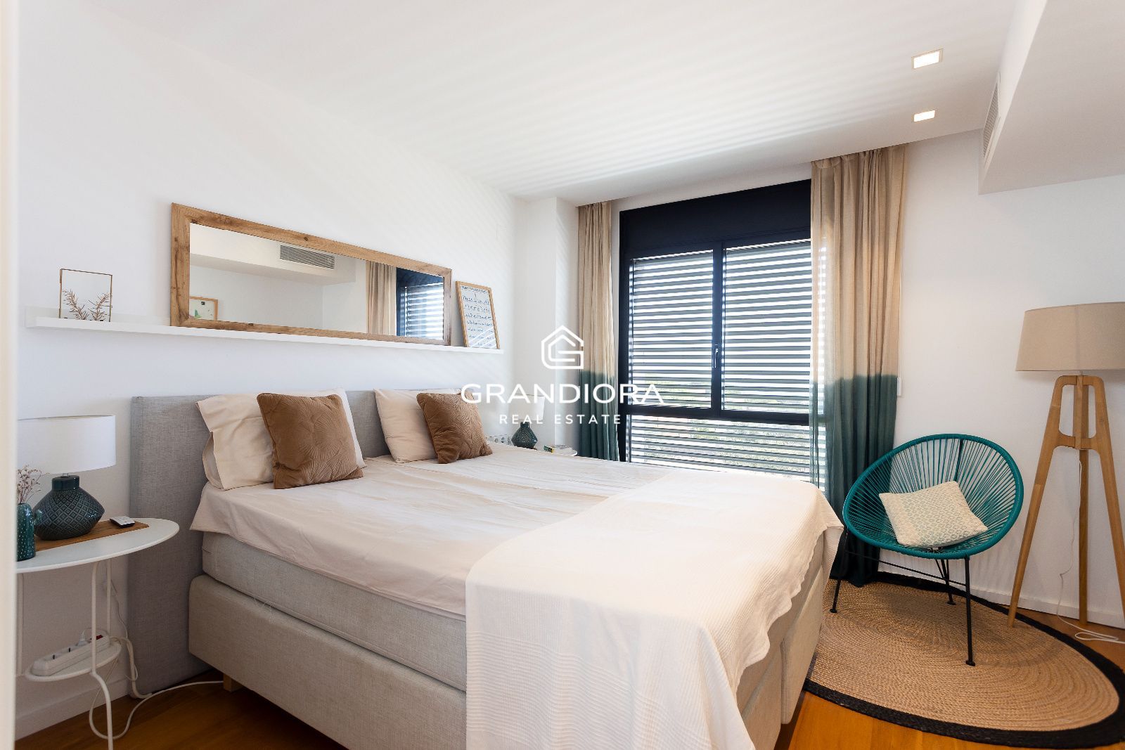 Chalet independiente con piscina, jardines y vistas al mar — Sant Vicenç de Montalt - Imagen 36