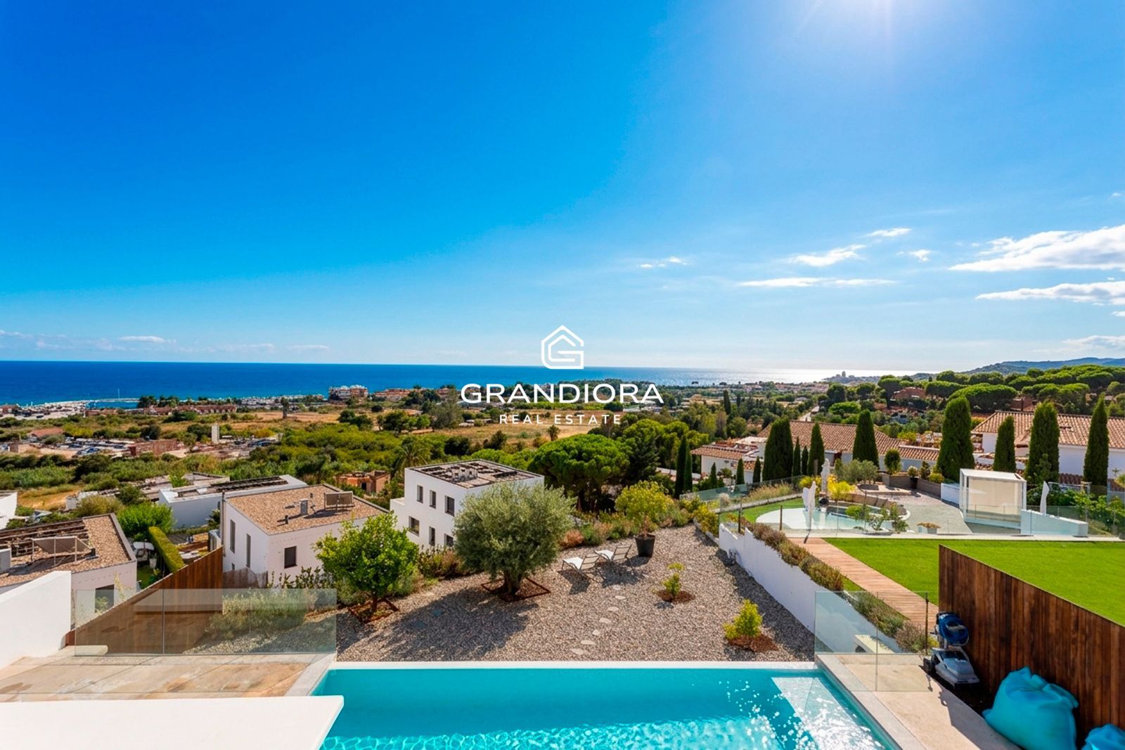 Chalet independiente con piscina, jardines y vistas al mar — Sant Vicenç de Montalt - Imagen 8