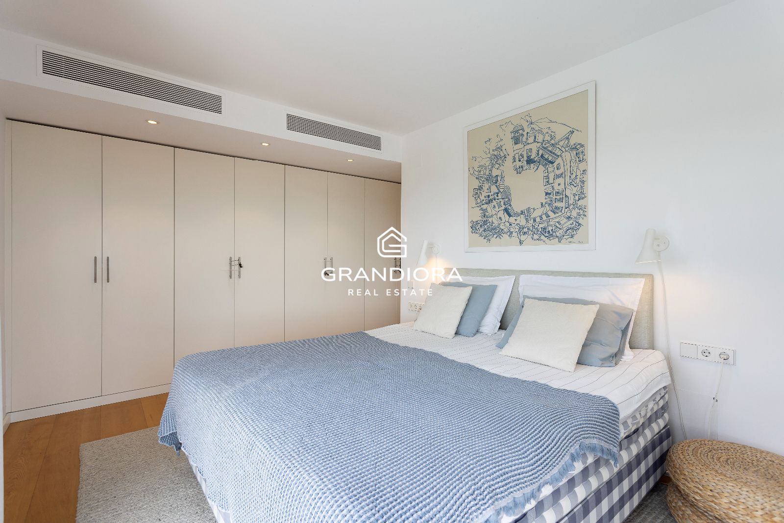 Chalet independiente con piscina, jardines y vistas al mar — Sant Vicenç de Montalt - Imagen 37