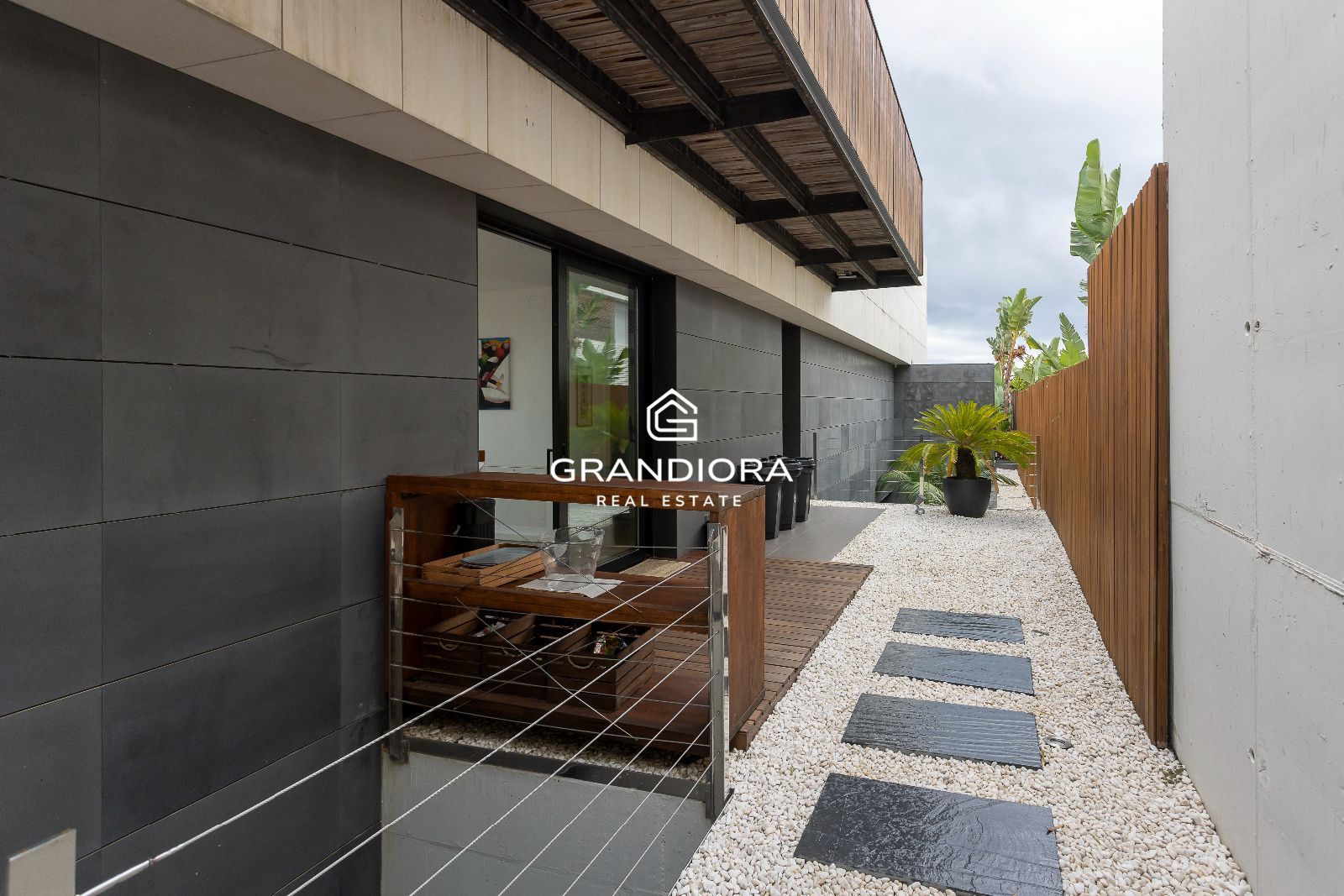 Chalet independiente con piscina, jardines y vistas al mar — Sant Vicenç de Montalt - Imagen 20