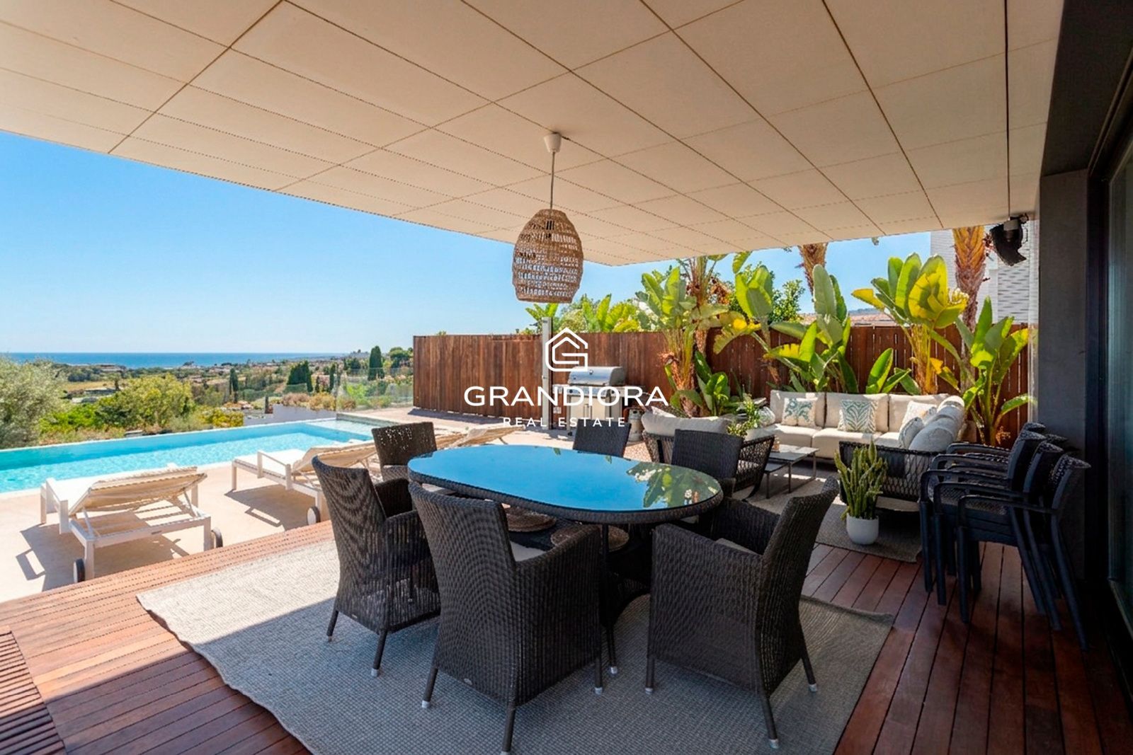 Chalet independiente con piscina, jardines y vistas al mar — Sant Vicenç de Montalt - Imagen 5