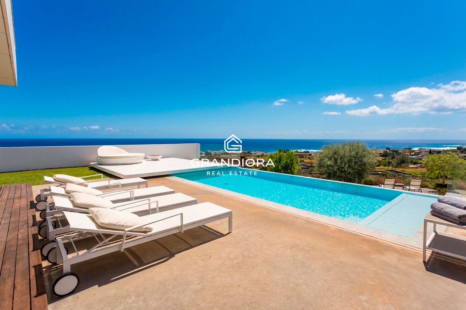 Chalet independiente con piscina, jardines y vistas al mar — Sant Vicenç de Montalt - Imagen 7
