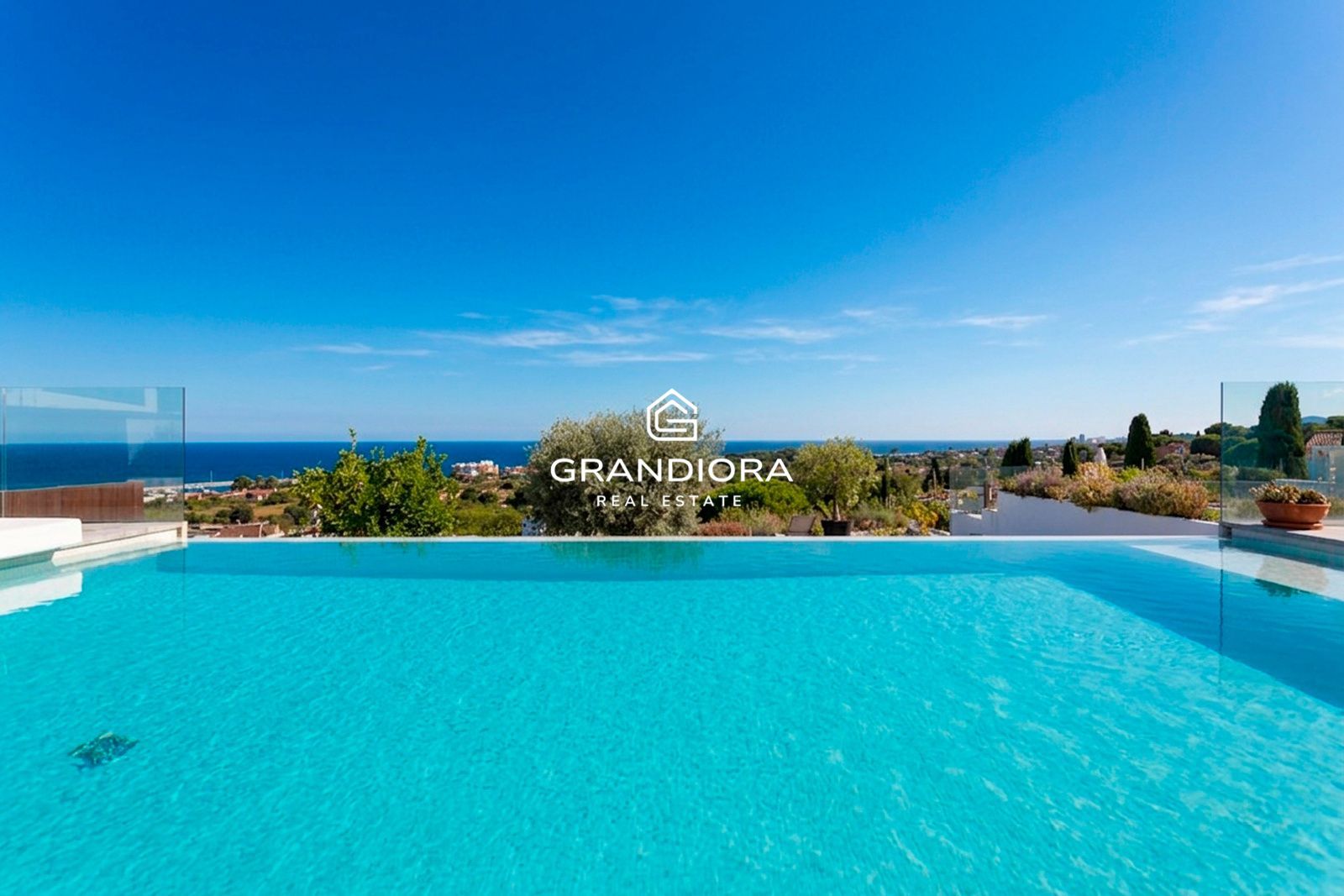 Chalet independiente con piscina, jardines y vistas al mar — Sant Vicenç de Montalt - Imagen 23