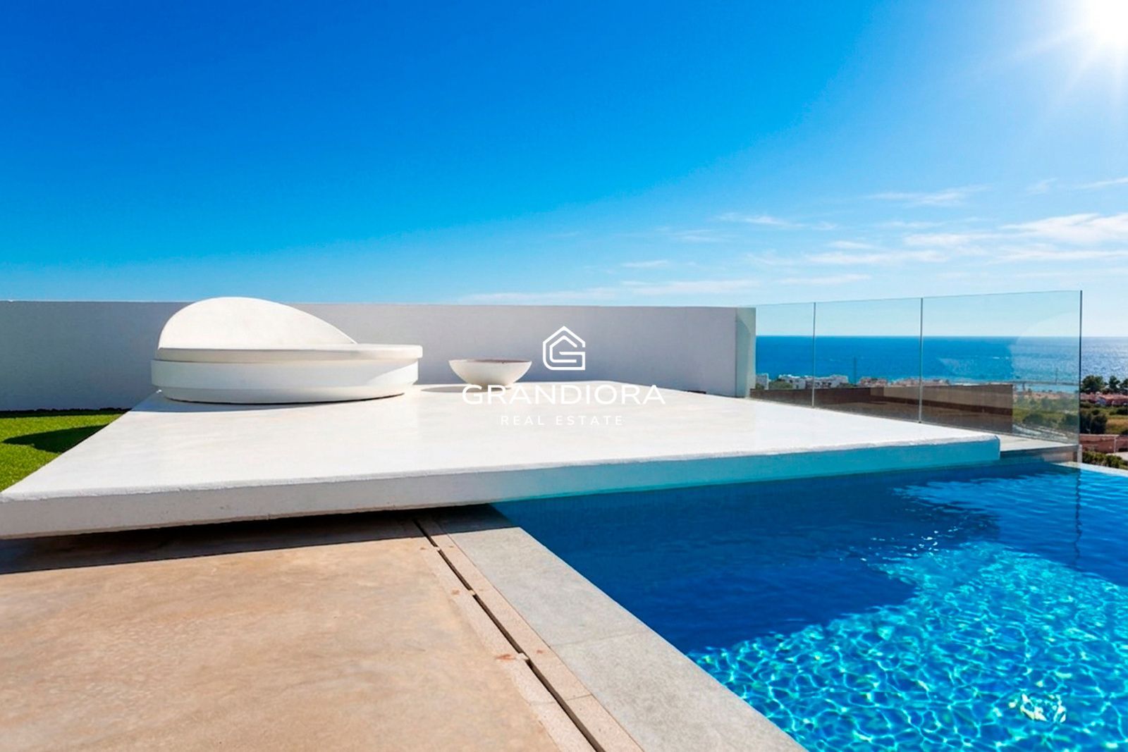 Chalet independiente con piscina, jardines y vistas al mar — Sant Vicenç de Montalt - Imagen 24