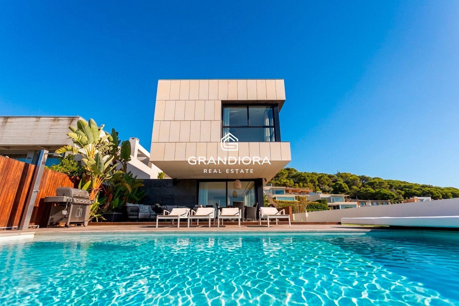 Chalet independiente con piscina, jardines y vistas al mar — Sant Vicenç de Montalt - Imagen 30