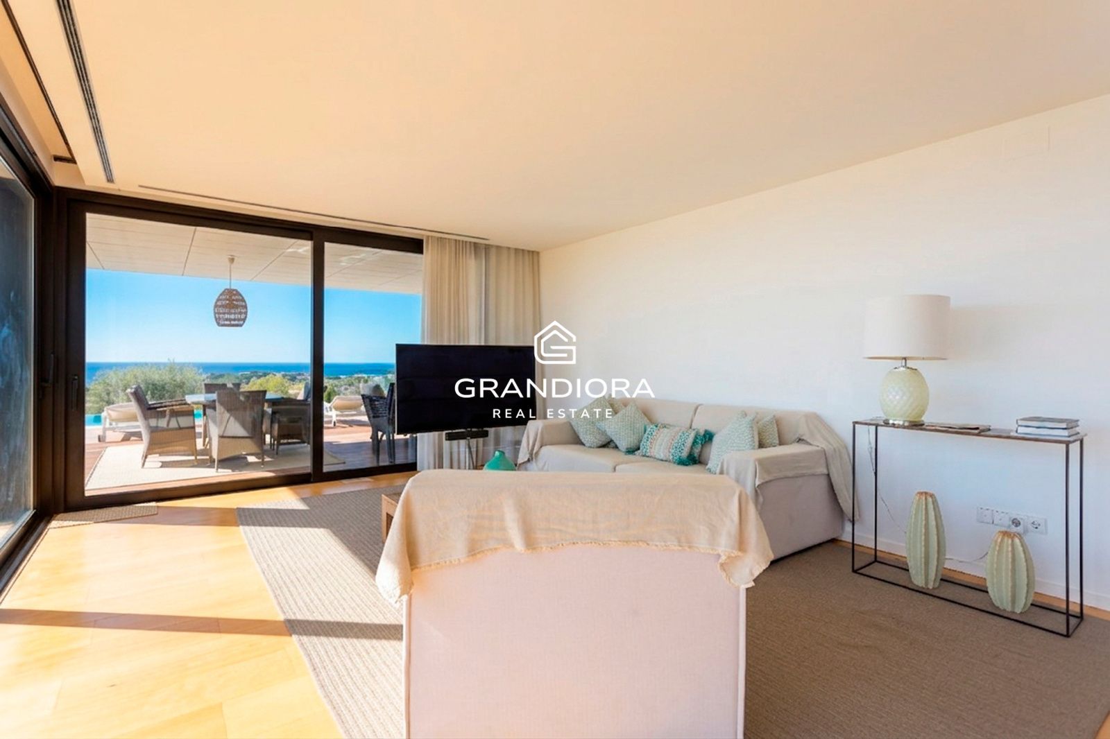Chalet independiente con piscina, jardines y vistas al mar — Sant Vicenç de Montalt - Imagen 29