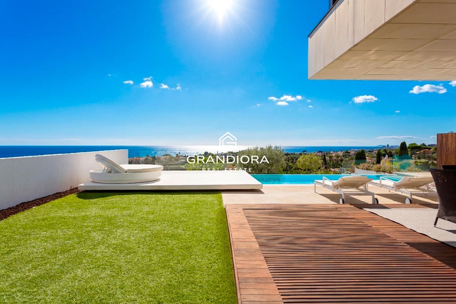 Chalet independiente con piscina, jardines y vistas al mar — Sant Vicenç de Montalt - Imagen 32